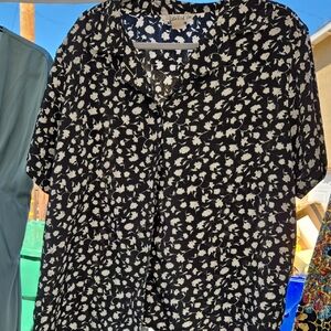 Croft & Barrow Black and White Leaf Print Blouse